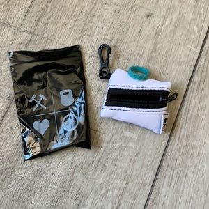 Qalo Women’s scallop silicone ring